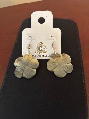 Pier 1  Flower Drop Earrings -